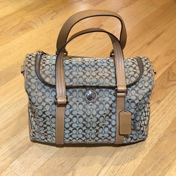 ⭐️Coach monogram signature purse/travel bag!!⭐️ - Picture 2 of 7